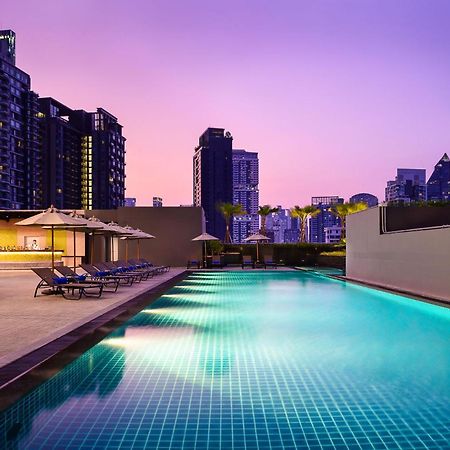 Hotel Nikko Bangkok Buitenkant foto The swimming pool at the hotel