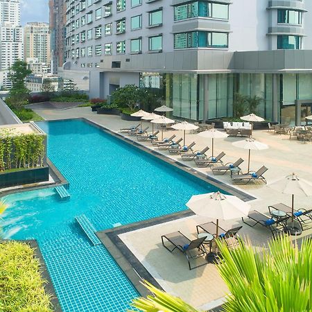 Hotel Nikko Bangkok Buitenkant foto The swimming pool at the hotel