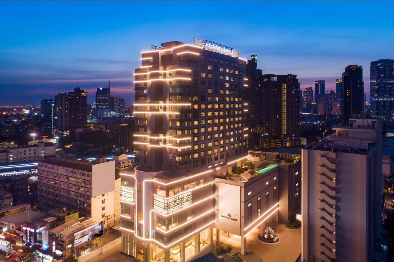 Hotel Nikko Bangkok Buitenkant foto The hotel at night