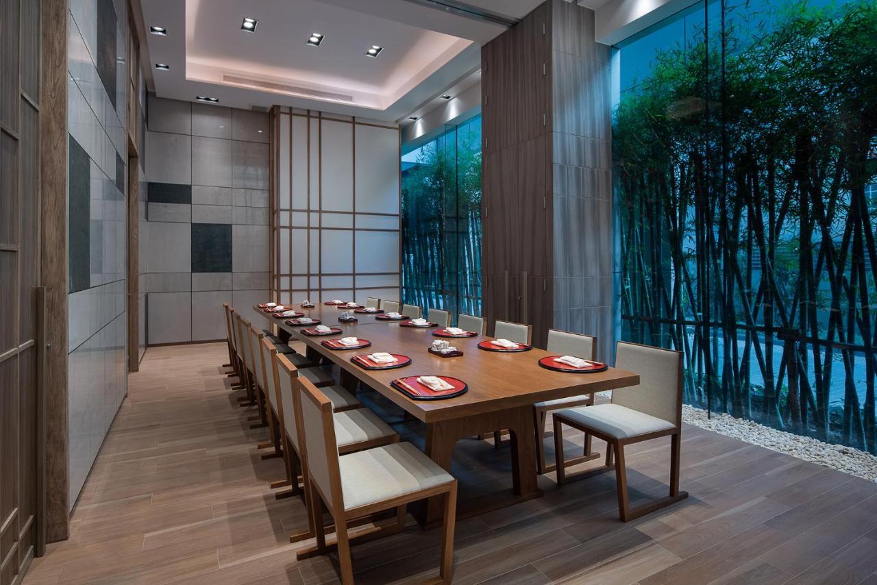 Hotel Nikko Bangkok Buitenkant foto The private dining room at the restaurant