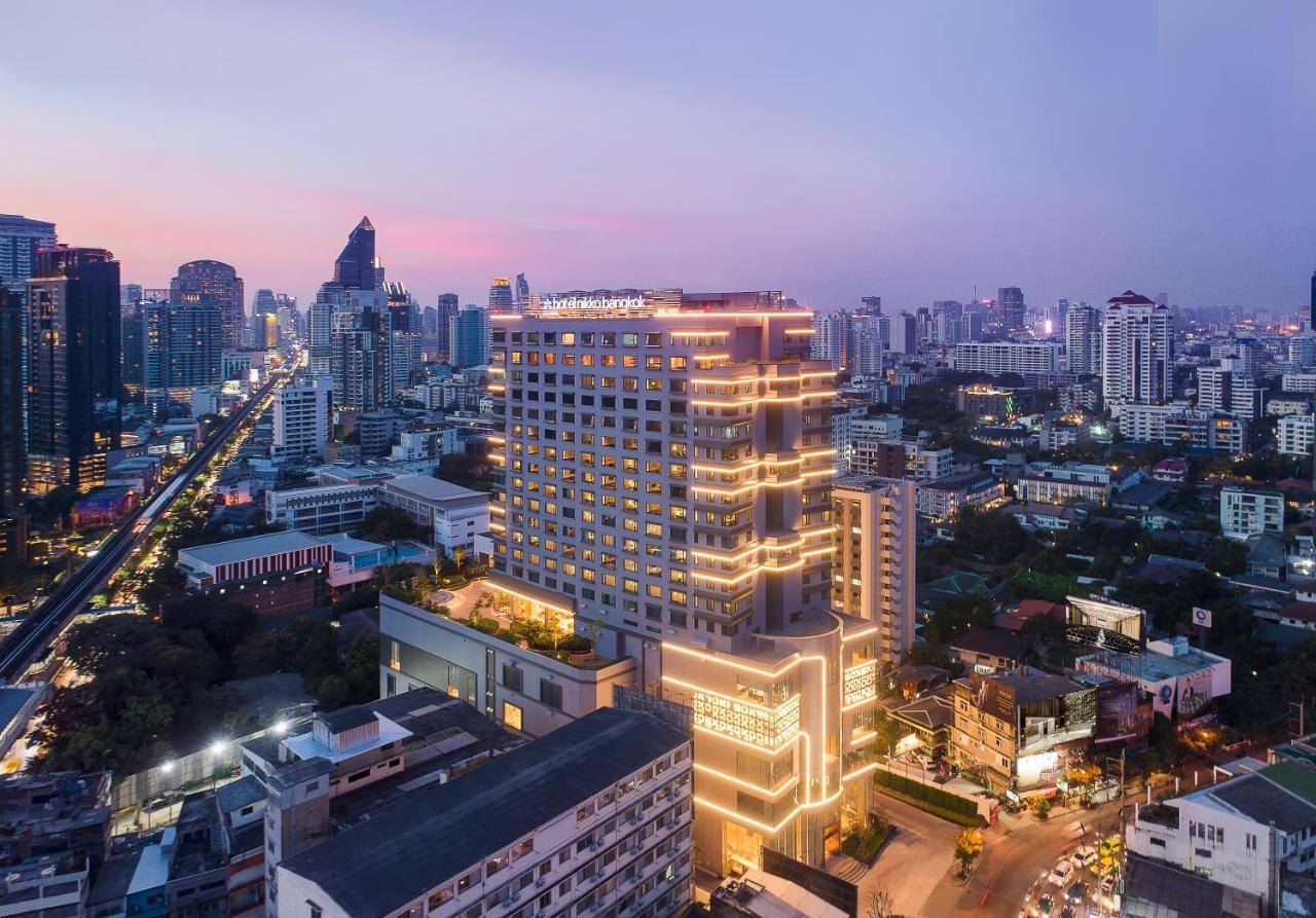 Hotel Nikko Bangkok Buitenkant foto The hotel at night